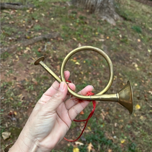 BRASS HORN VINTAGE CHRISTMAS ORNAMENT - Picture 2 of 11